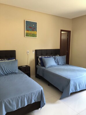 3 bedrooms, iron/ironing board, WiFi, bed sheets - Cond. House Closed Season 3/4 with air conditioning in Jacuipe/Guarajuba (Camaçari)