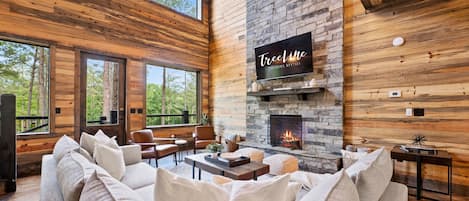 Smart TV, chimenea, futbolito