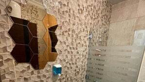 Appartement, 1 chambre, accessible aux personnes à mobilité réduite | Salle de bain