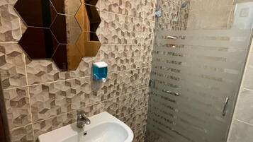 Apartment, 1 Bedroom, Accessible | Bathroom