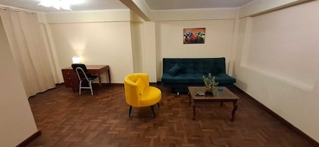 Living area. Comfortable cottage 5 minutes from downtown and bus terminal