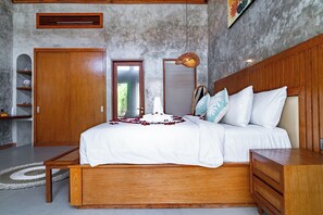 Egyptian cotton sheets, premium bedding, individually furnished, desk - Villa Tulip Sanur (Denpasar)