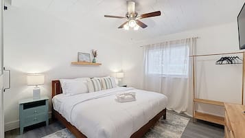 3 bedrooms, desk, free WiFi, bed sheets