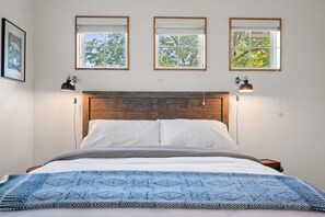 4 bedrooms, desk, iron/ironing board, free WiFi