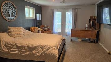 3 soverom, skrivebord, strykejern/-brett og internettilgang