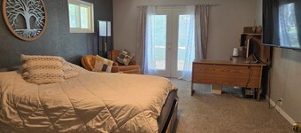 Delightful 3-bedroom house with AC in Fall River