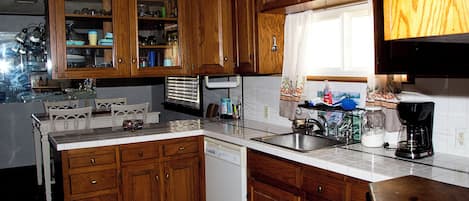Micro-ondes, four, plaque de cuisson, lave-vaisselle
