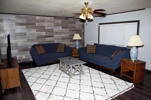 Delightful 3-bedroom house with AC in Fall River