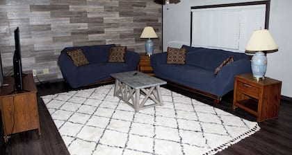 Delightful 3-bedroom house with AC in Fall River