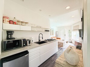 冷蔵庫、電子レンジ、コンロ、食器洗い機