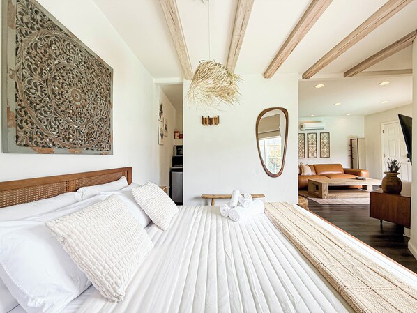 アイロン / アイロン台、WiFi (無料)、ベッドシーツ