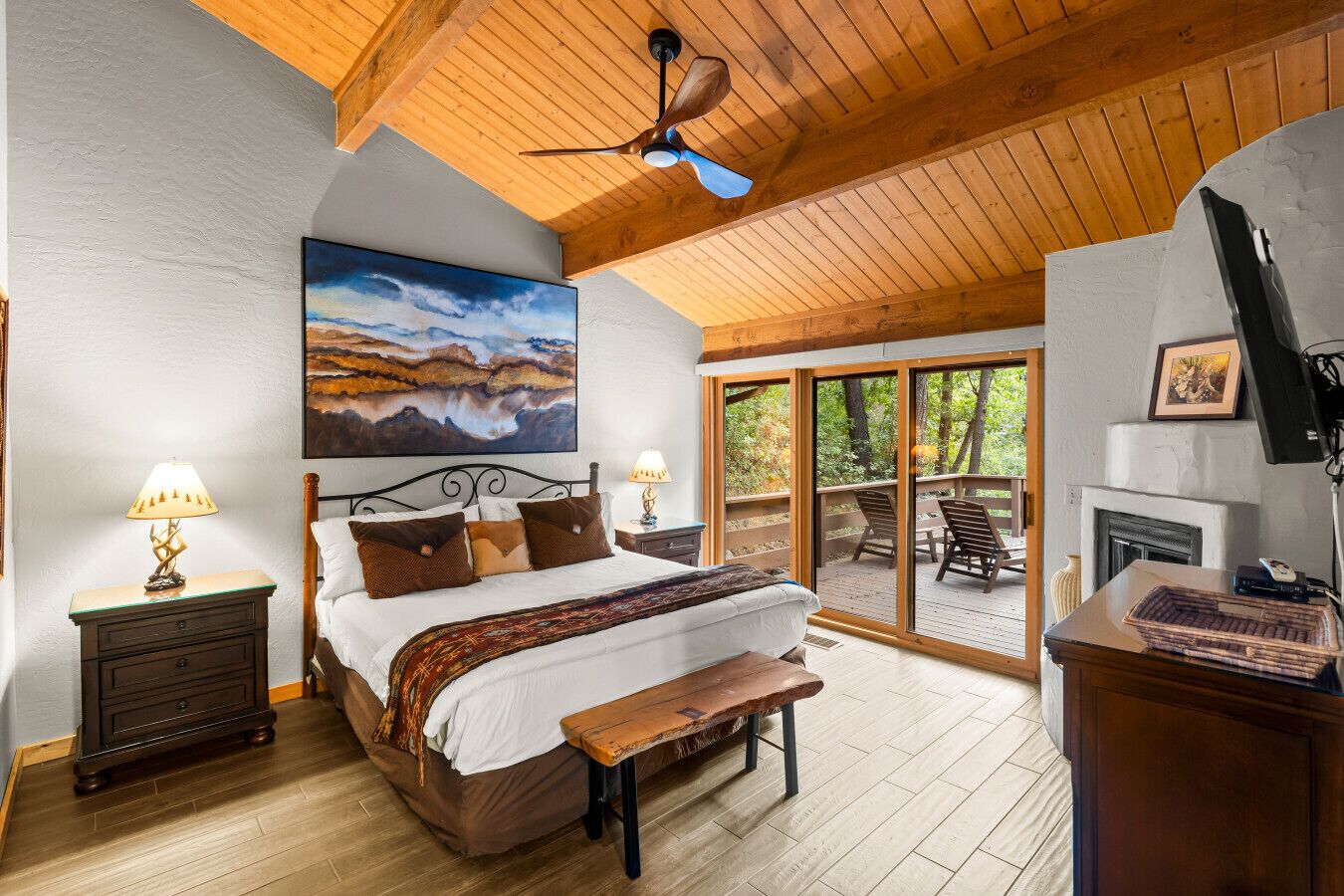 3 bedrooms, iron/ironing board, travel cot, free WiFi