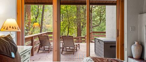 3 bedrooms, iron/ironing board, travel cot, free WiFi