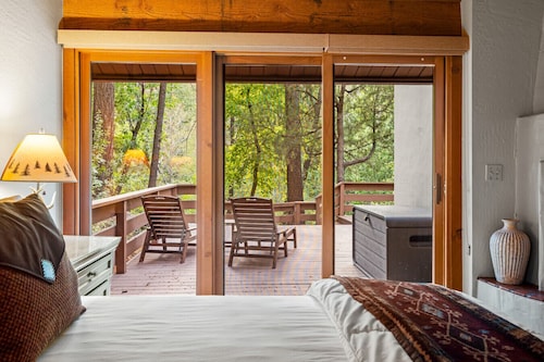 NEW! Tranquil Sedona Creekside Retreat!