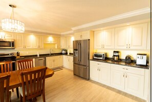 Micro-ondes, four, plaque de cuisson, lave-vaisselle