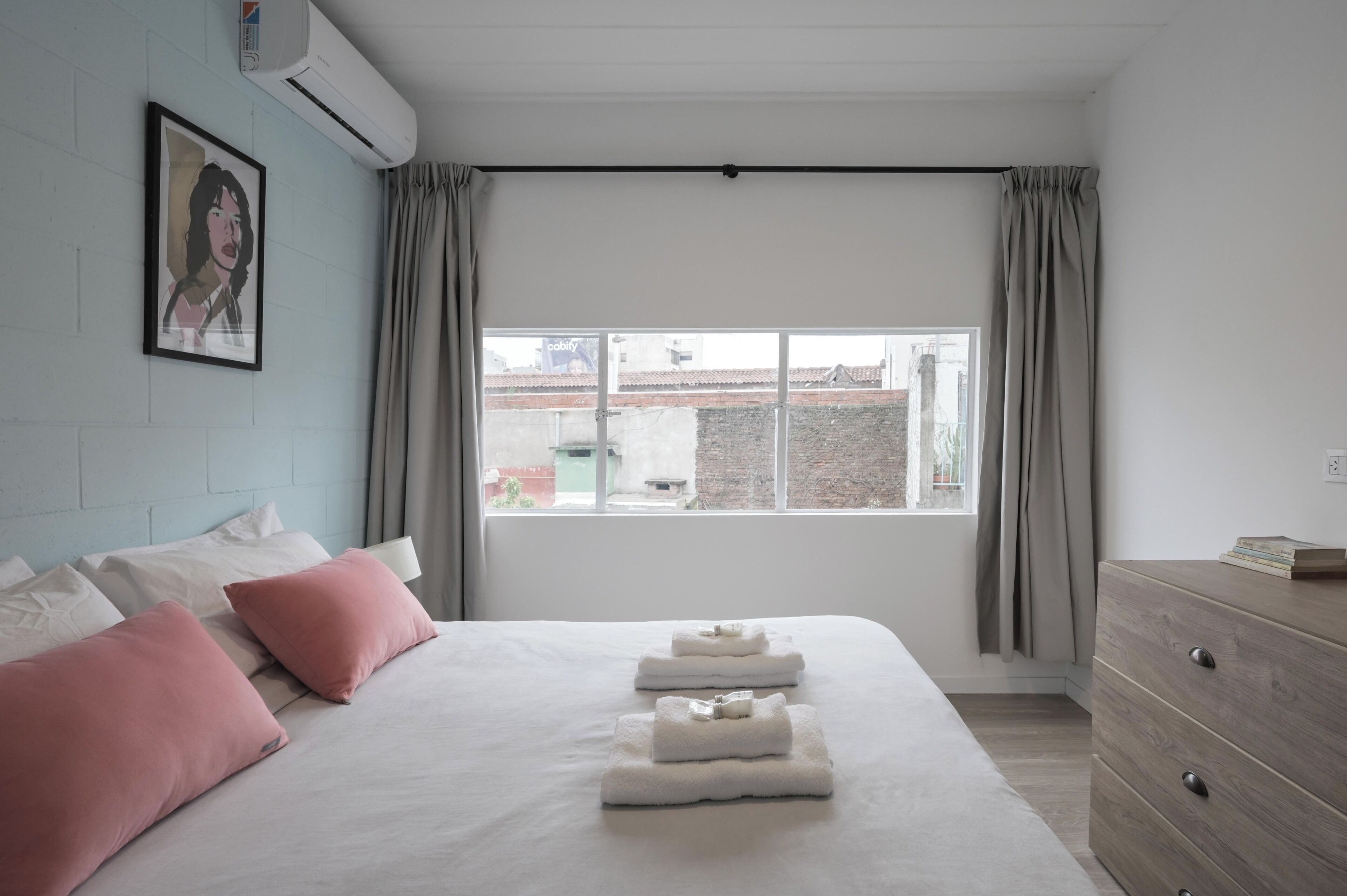 Apartamento, 2 quartos | Espaço de trabalho para notebook, ferros/tábuas de passar roupa