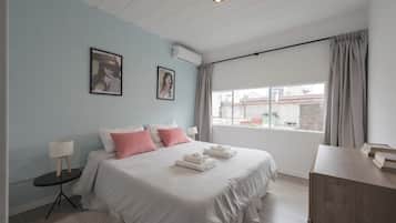 Comfort-Apartment, Stadtblick | Laptopgeeigneter Arbeitsplatz, Bügeleisen/Bügelbrett, kostenloses WLAN