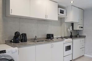 Comfort Apartment, City View | Private kitchen | Microwave, oven, stovetop, cookware/dishes/utensils