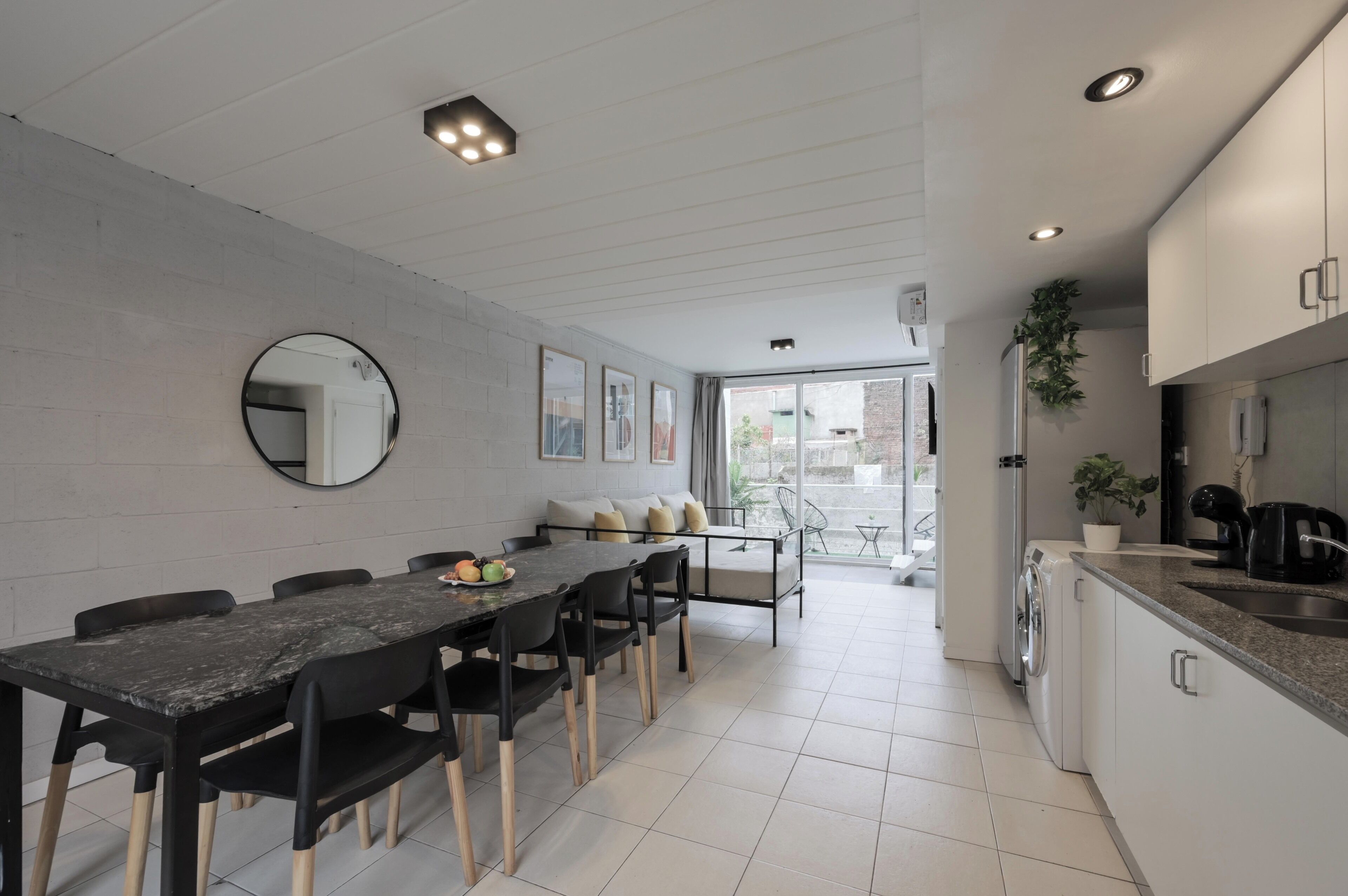 Departamento, 2 habitaciones | Cocina privada | Microondas, horno, parrilla de estufa y utensilios de cocina 