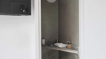 Comfort-Apartment, Stadtblick | Badezimmer | Kostenlose Toilettenartikel, Haartrockner, Handtücher, Seife