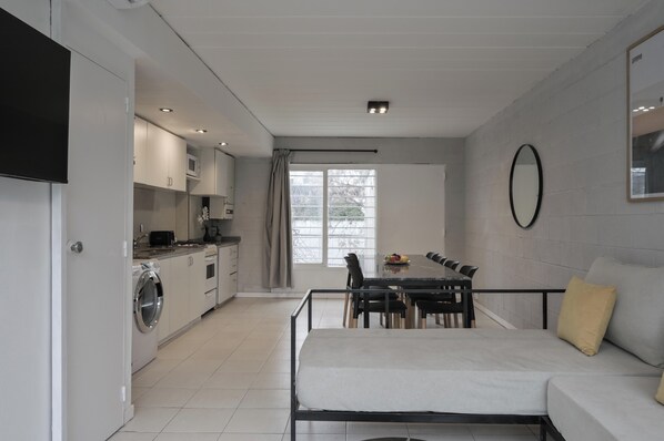 Comfort Apartment, City View | Living area