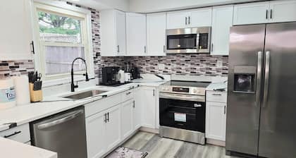 Spacious & beautiful 4-bedroom in a peaceful Severn, close to DC & Baltimore