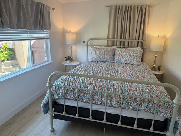 1 bedroom, iron/ironing board, internet, bed sheets