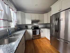 Microondas, horno, placa de cocina, lavavajillas