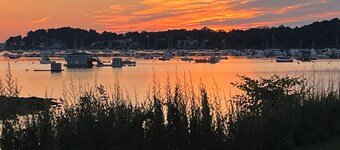 Spacious, serene, lovely, centrally located  2-bedroom home in Salem  - sleeps 4