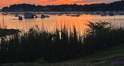 Spacious, serene, lovely, centrally located 2-bedroom home in Salem - sleeps 4