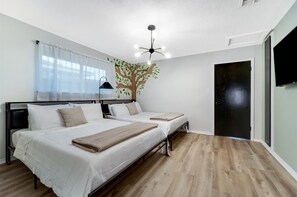 4 bedrooms, iron/ironing board, WiFi, bed sheets