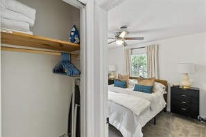 3 slaapkamers, een bureau, een strijkplank/strijkijzer, gratis wifi