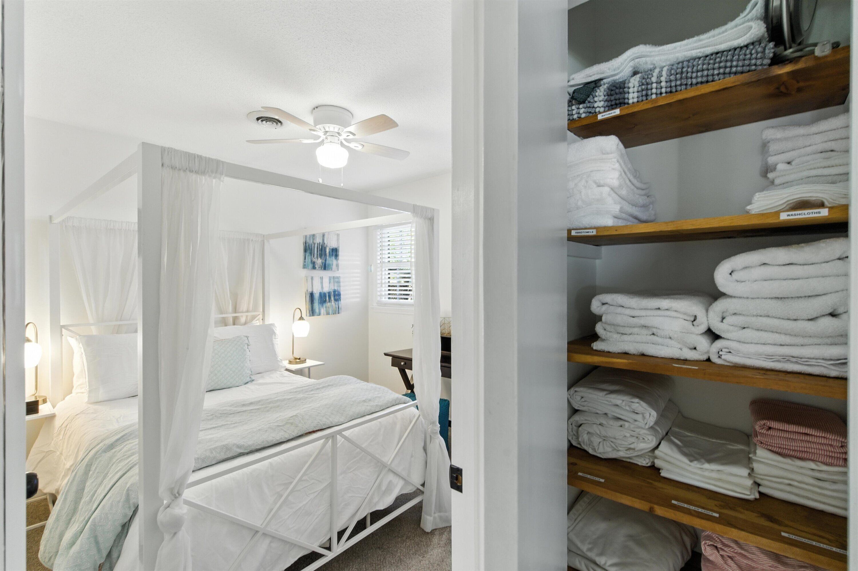 3 habitaciones, escritorio, tabla de planchar con plancha y wifi gratis 