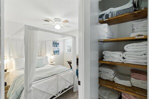 3 bedrooms, desk, iron/ironing board, free WiFi