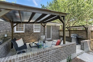 Terrace/patio - Cozy Cottage Home in Mount Pleasant (Mount Pleasant)