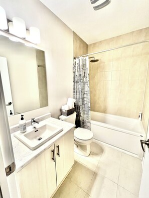 Handtücher, Seife, Toilettenpapier