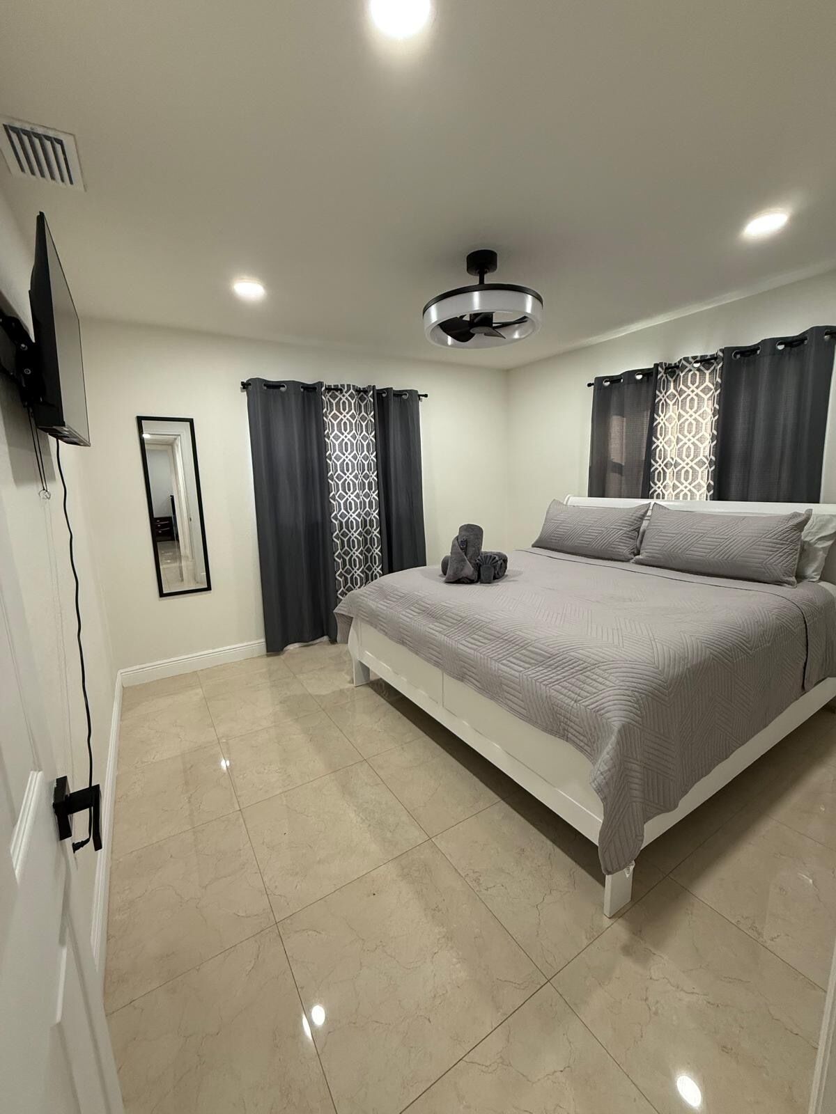 2 makuuhuonetta, silitysrauta/-lauta, Wi-Fi, vuodevaatteet