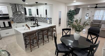 Stylish Stay Near Downtown