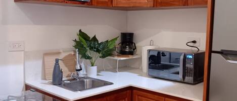 Micro-ondes, four, plaque de cuisson