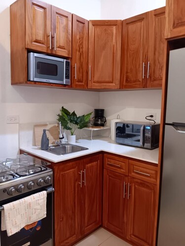 1 bedroom & a sofa-bed condo, AC and high-speed Wi-Fi in vibrant San Salvador!!!