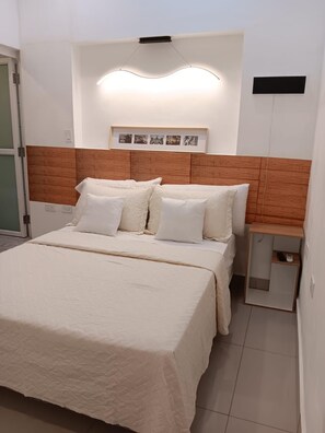 1 bedroom, iron/ironing board, internet, bed sheets