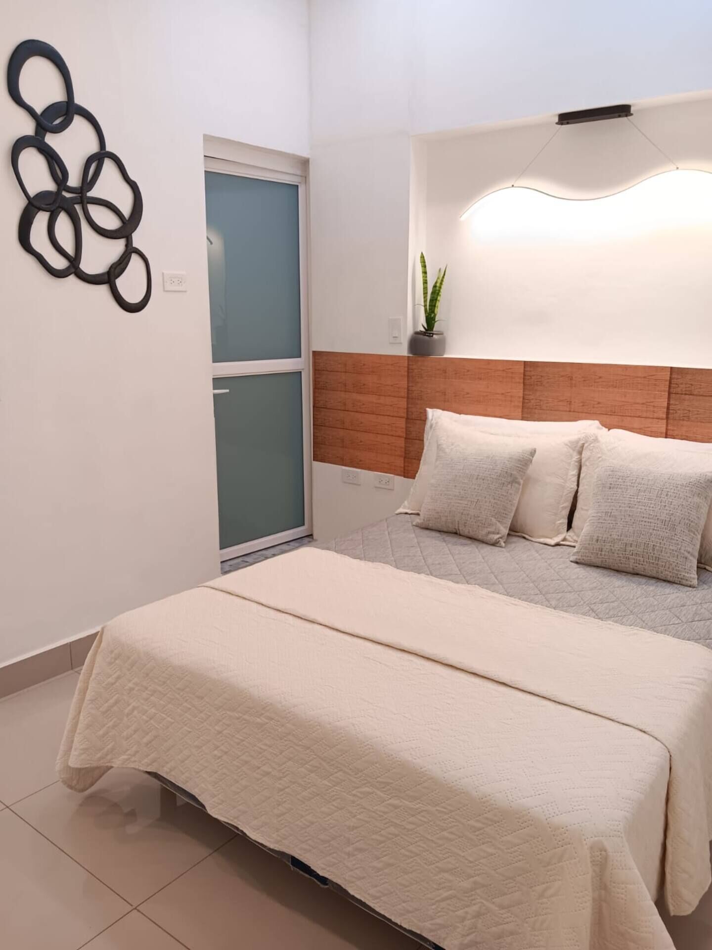 1 chambre, fer et planche à repasser, Wi-Fi gratuit, draps fournis