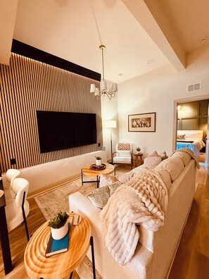 Interior - Spacious Luxury 4 Suites / 8BED / 7BA in Central Louisville With Private Garden (Louisville)