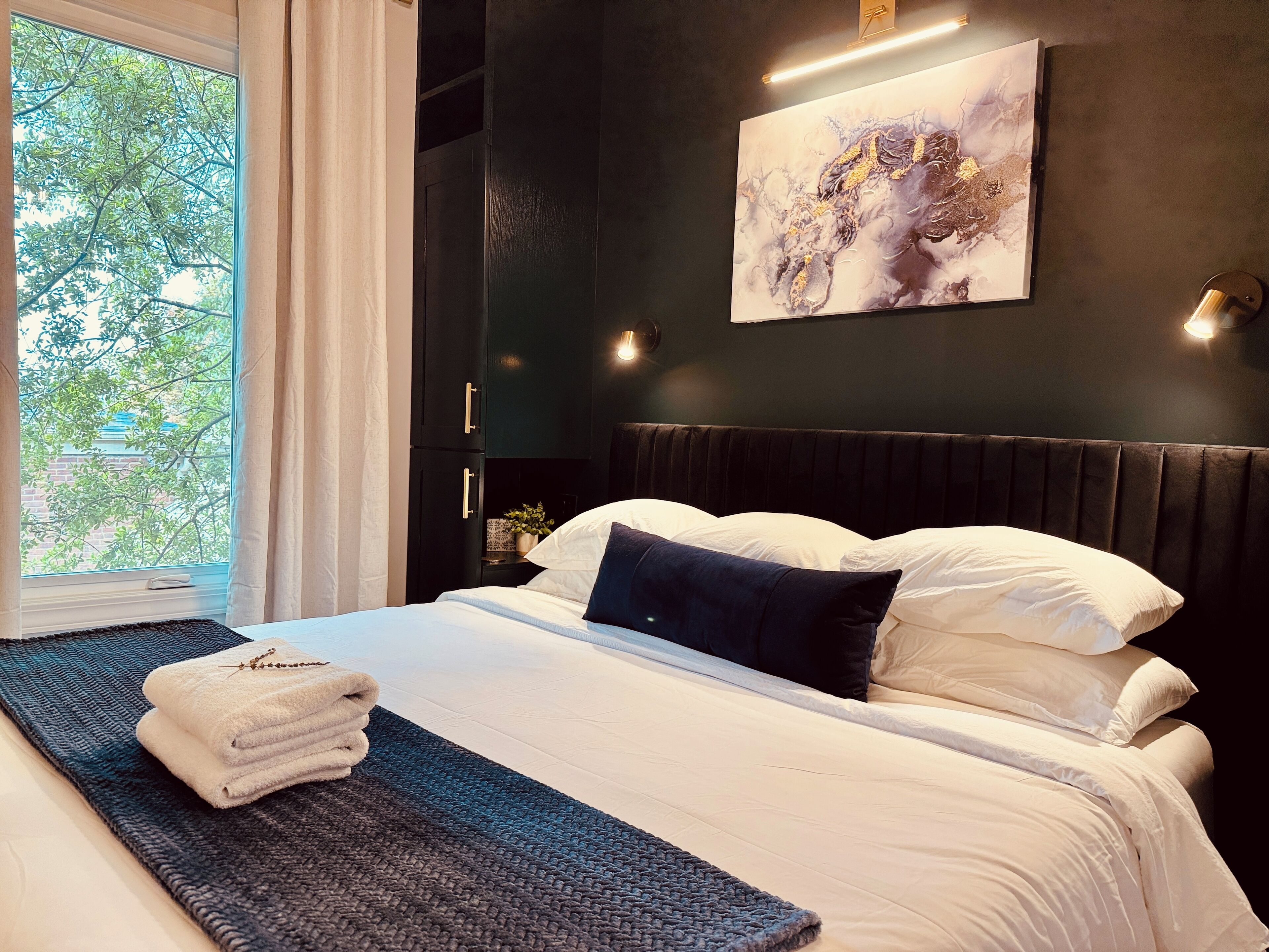 8 chambres, fer et planche à repasser, Wi-Fi, draps fournis