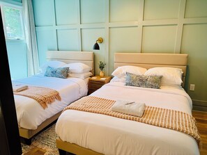 8 bedrooms, iron/ironing board, WiFi, bed sheets