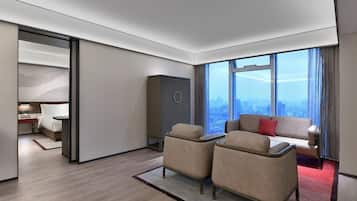 Executive Suite, Non Smoking | Soundproofing, free WiFi, bed sheets