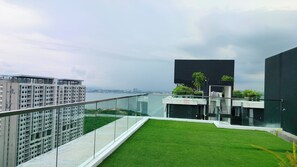 Property grounds - 5 Minutes to Georgetown Heritage Site! Family-sized Condo with 4 Pools (George Town)