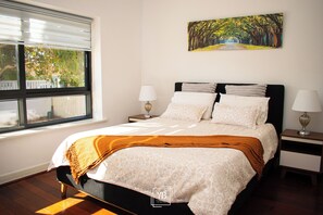 2 bedrooms, internet, bed sheets