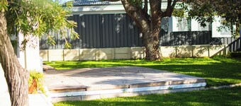 Charming mordern 2-bedroom house with greenery garden in Innaloo