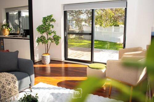 Charming mordern 2-bedroom house with greenery garden in Innaloo